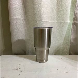 Yeti 32oz cup with lid
